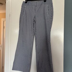 Women’s LOFT, 6P,  blue/white Seersucker pants.